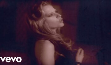 Avril Lavigne - Nobody's Home (Official Music Video)