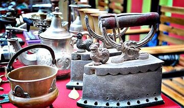 Chuyện về chiếc bàn ủi con gà